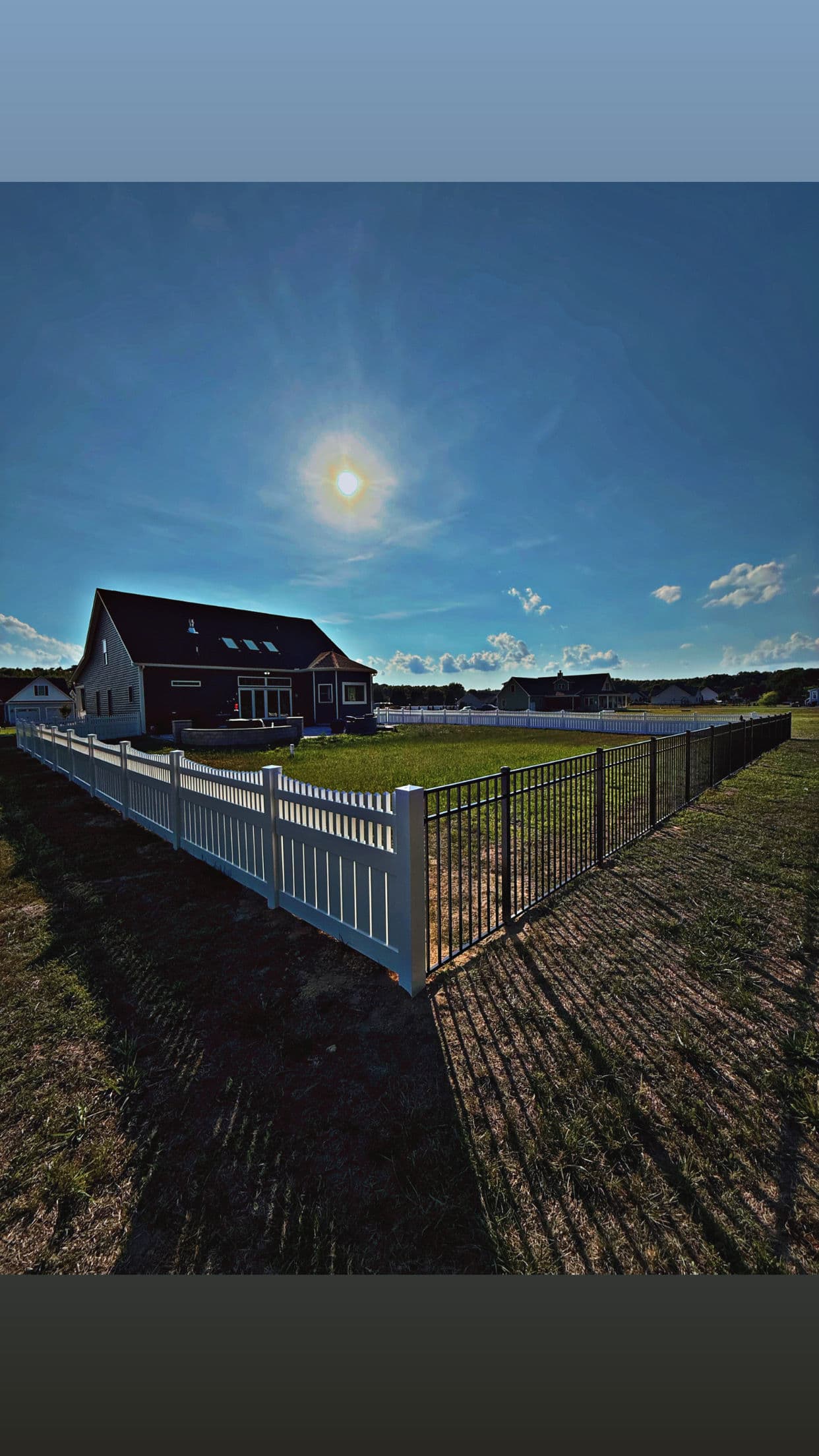 Semi-Privacy Vinyl Fence with 3-Rail Aluminum Flush Bottom Panels