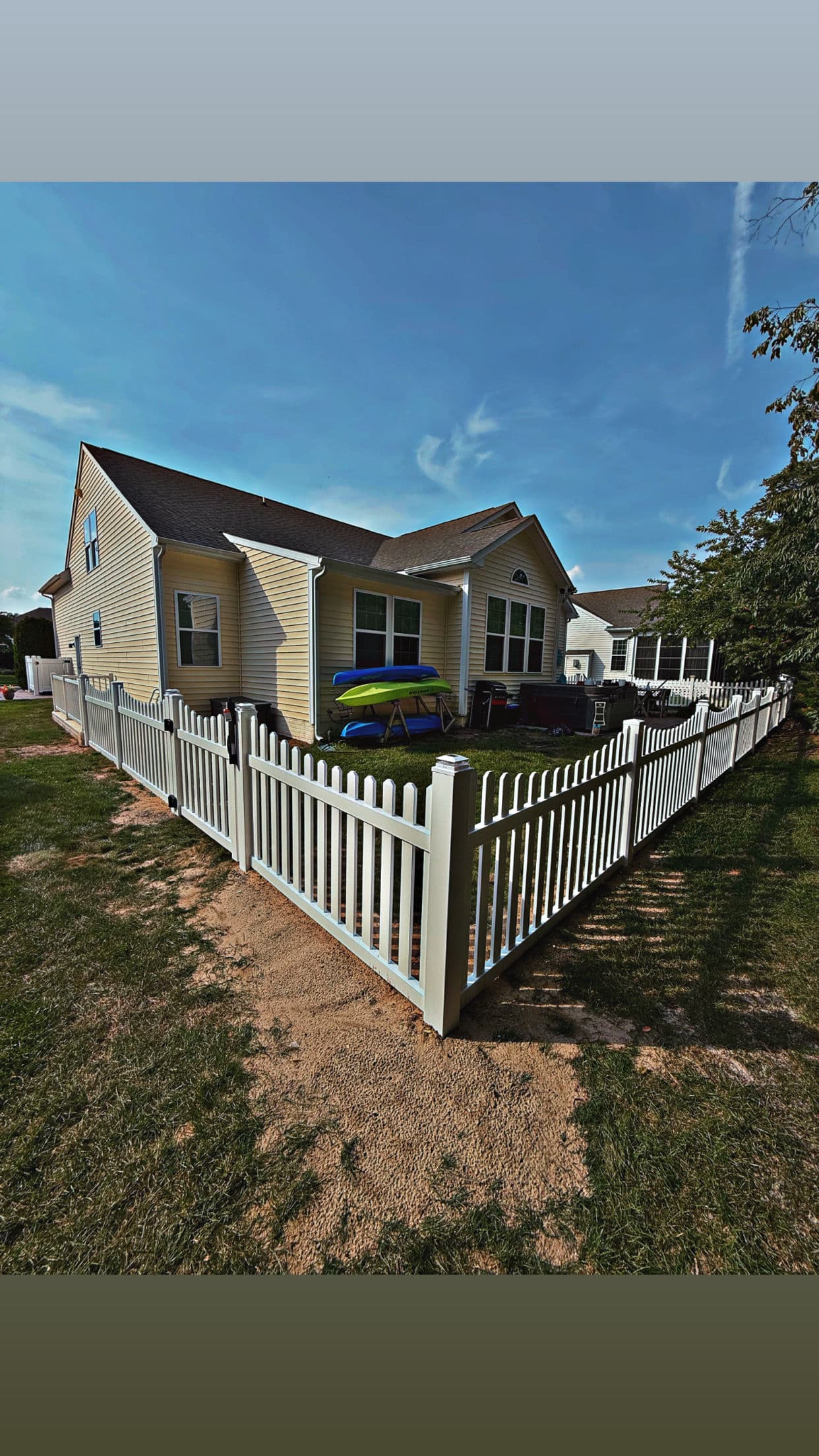White Vinyl Scalloped Picket Fence with Solar Post Caps and MagnaLatch Gate
