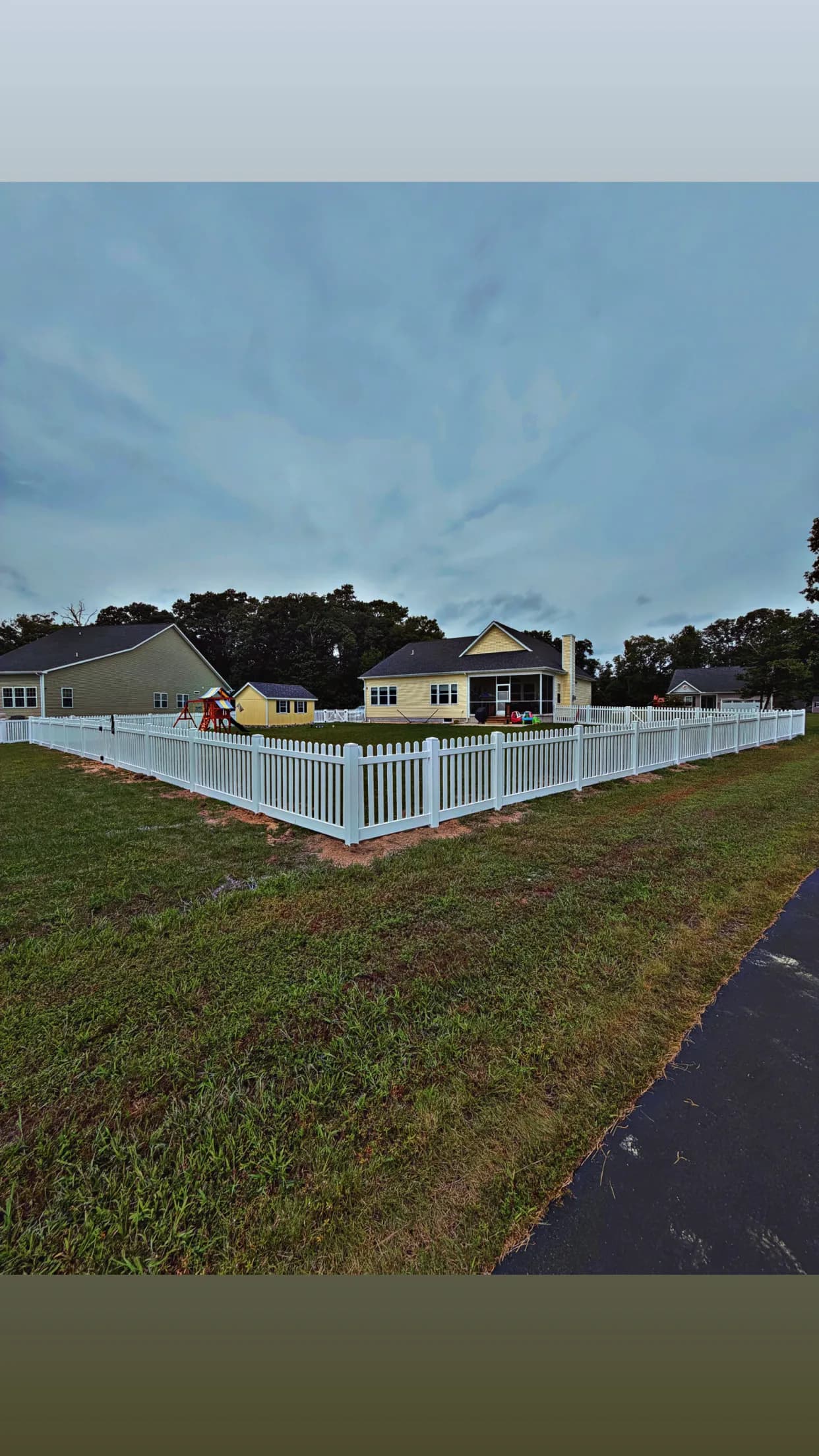 End-of-Summer Fence Sale Plus a Free Gate on Every Install image