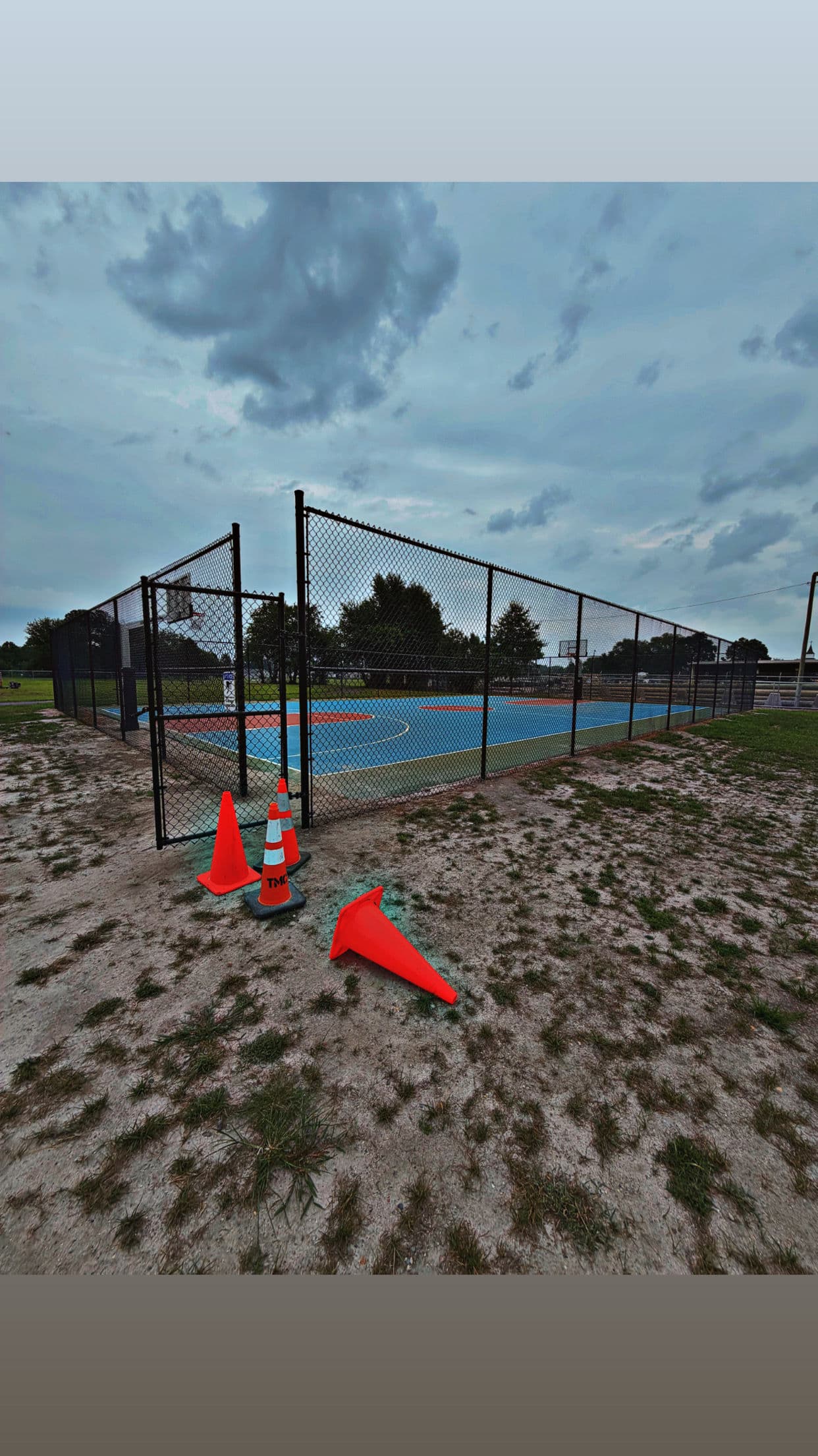 Gallery photos for 10-Foot Black Vinyl Chain Link Fence for a Basketball Court: Image #2