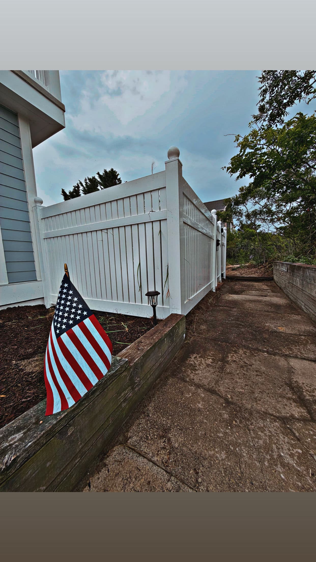 Gallery photos for White Vinyl Semi-Privacy Fence with Ball Cap Posts: Image #3